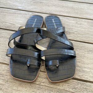 Marc Fisher Arena Top Loop Black Sandals Womens